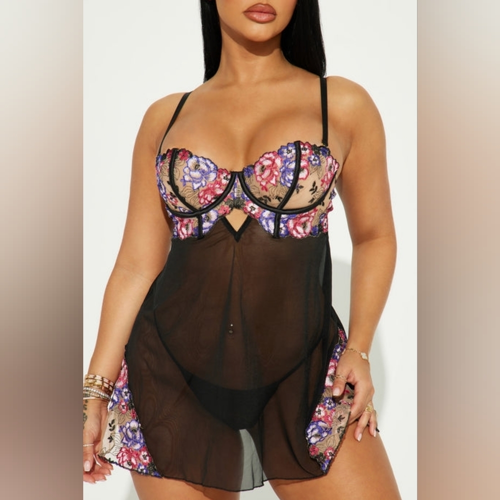 Nadia Hot Cheri  Floral-Embroidered Babydoll Set Size M